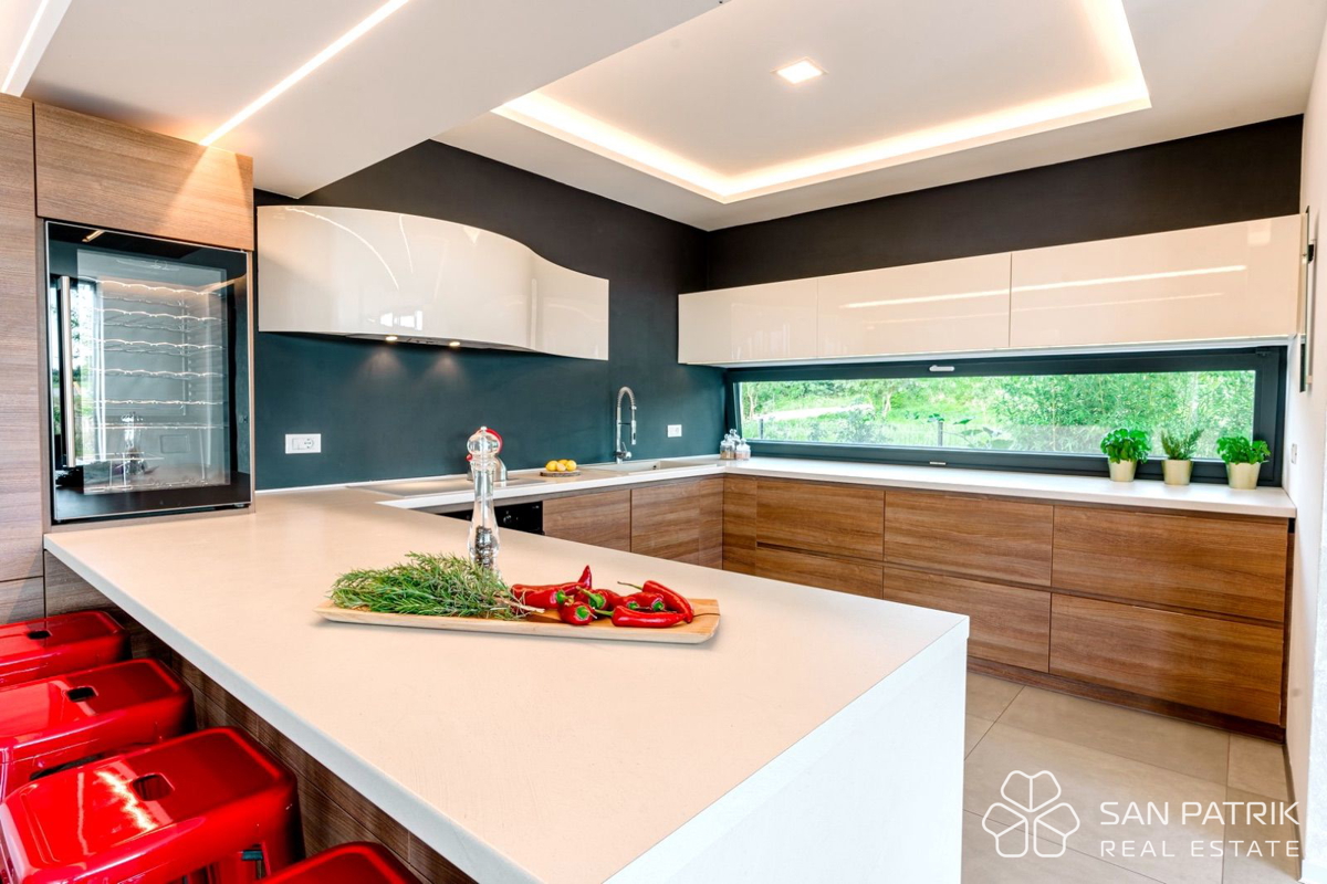 DIZAJNERSKA VILA V OSRCU ISTRE! ZASEBNI BAZEN, PROGRESIVNI NAJEM!