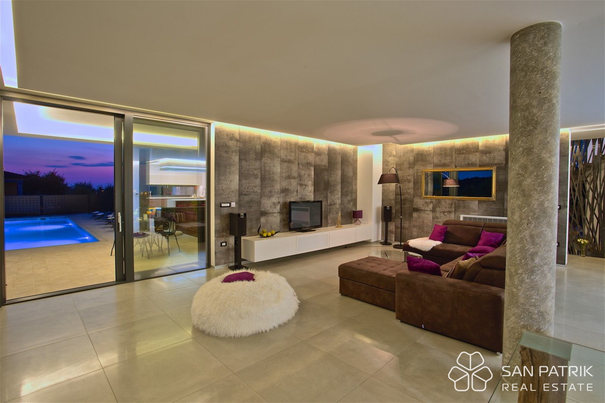 DIZAJNERSKA VILA V OSRCU ISTRE! ZASEBNI BAZEN, PROGRESIVNI NAJEM!