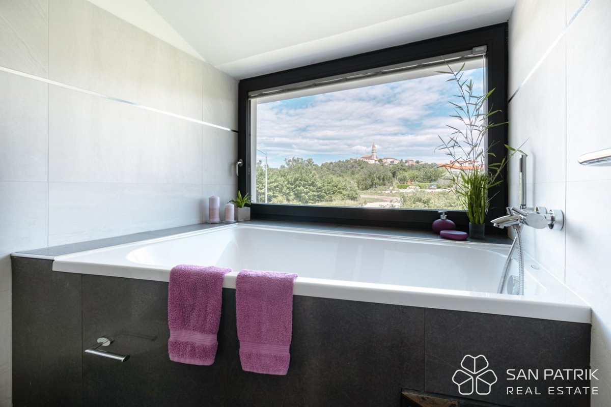 DIZAJNERSKA VILA V OSRCU ISTRE! ZASEBNI BAZEN, PROGRESIVNI NAJEM!