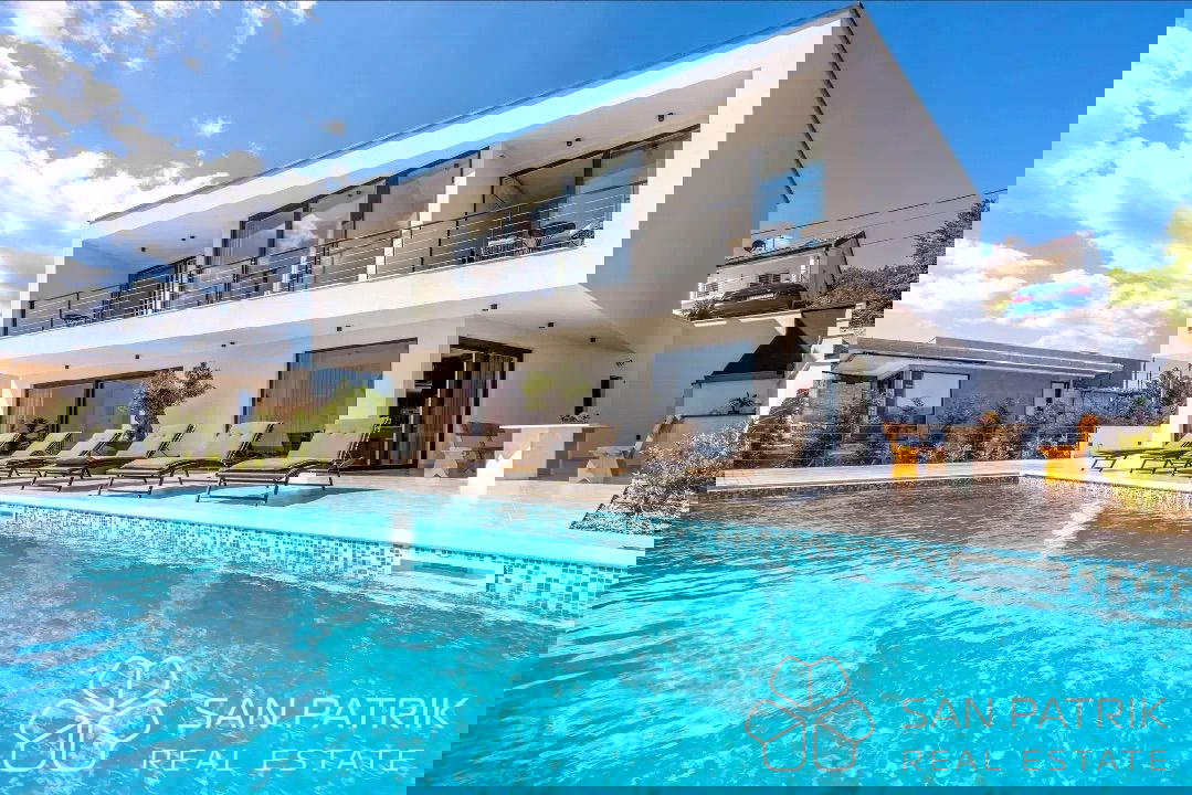 Vaš novi dom na Kvarnerju – vila z bazenom in spektakularnim razgledom