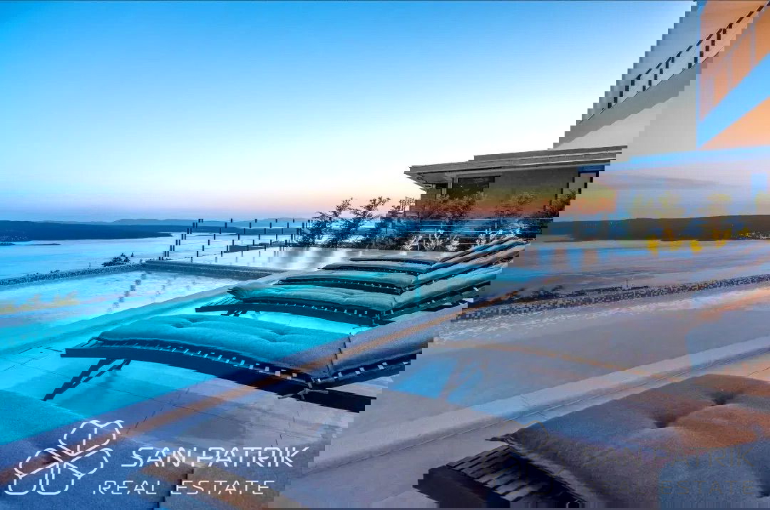 Vaš novi dom na Kvarnerju – vila z bazenom in spektakularnim razgledom