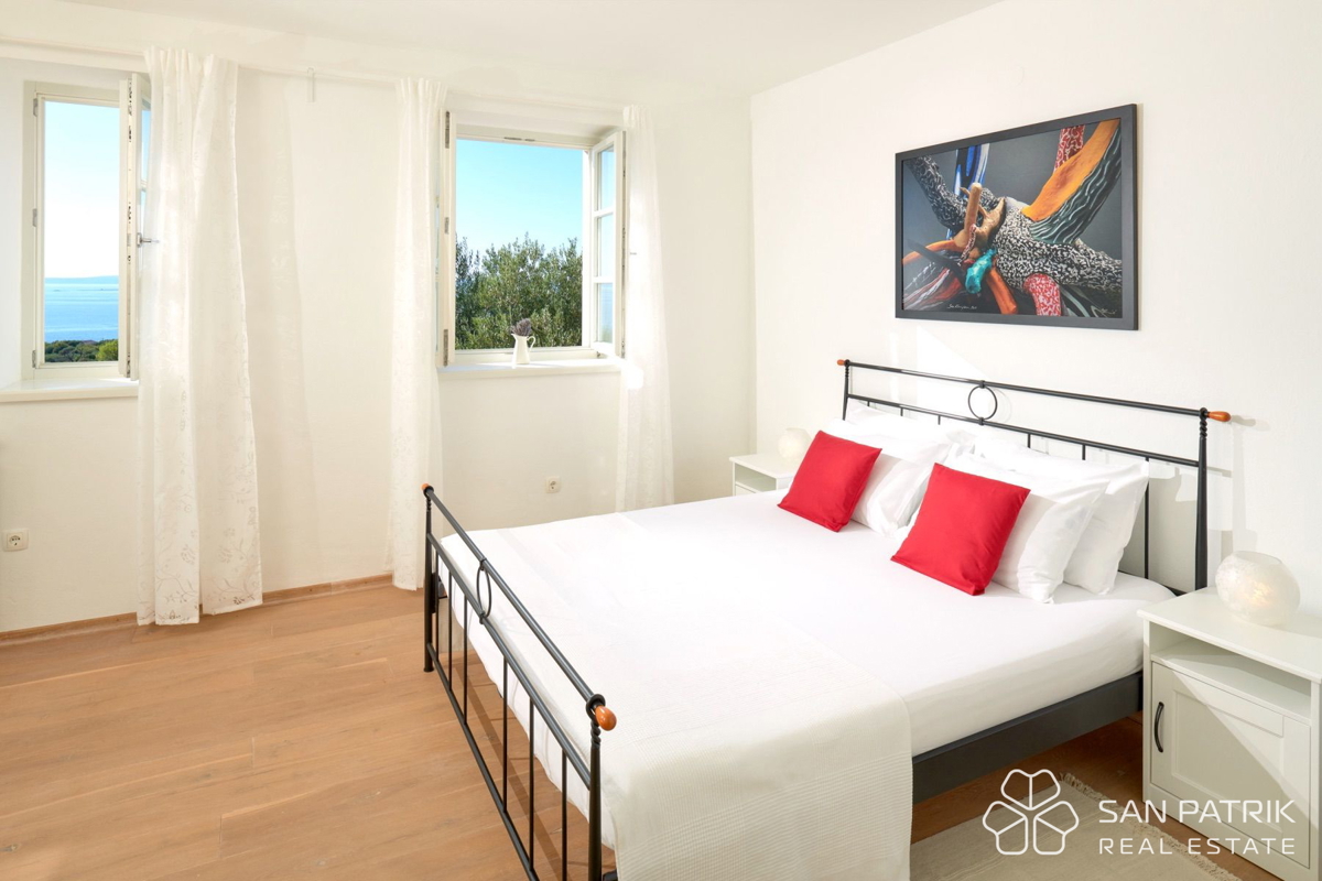 AVTOHTONA VILA MED TISOČLETNIMI OLJKAMI NA OTOKU PAG