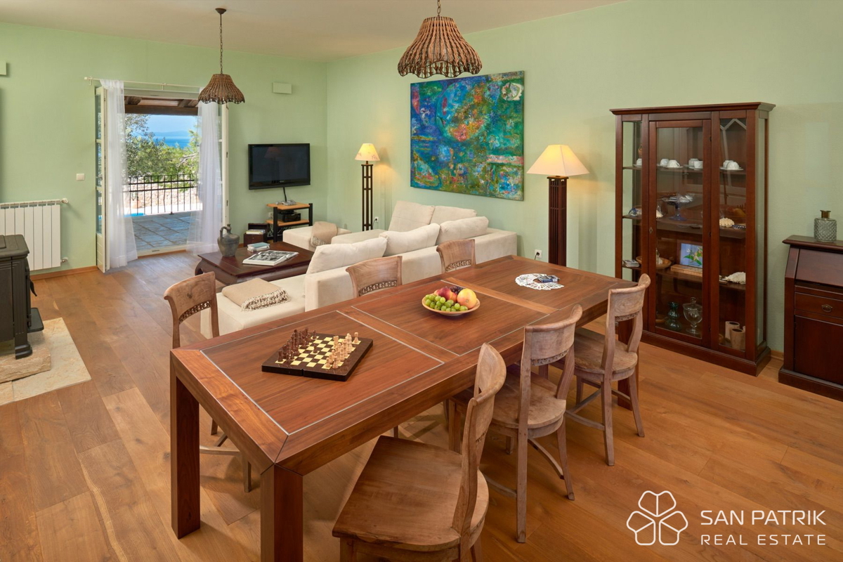 AVTOHTONA VILA MED TISOČLETNIMI OLJKAMI NA OTOKU PAG