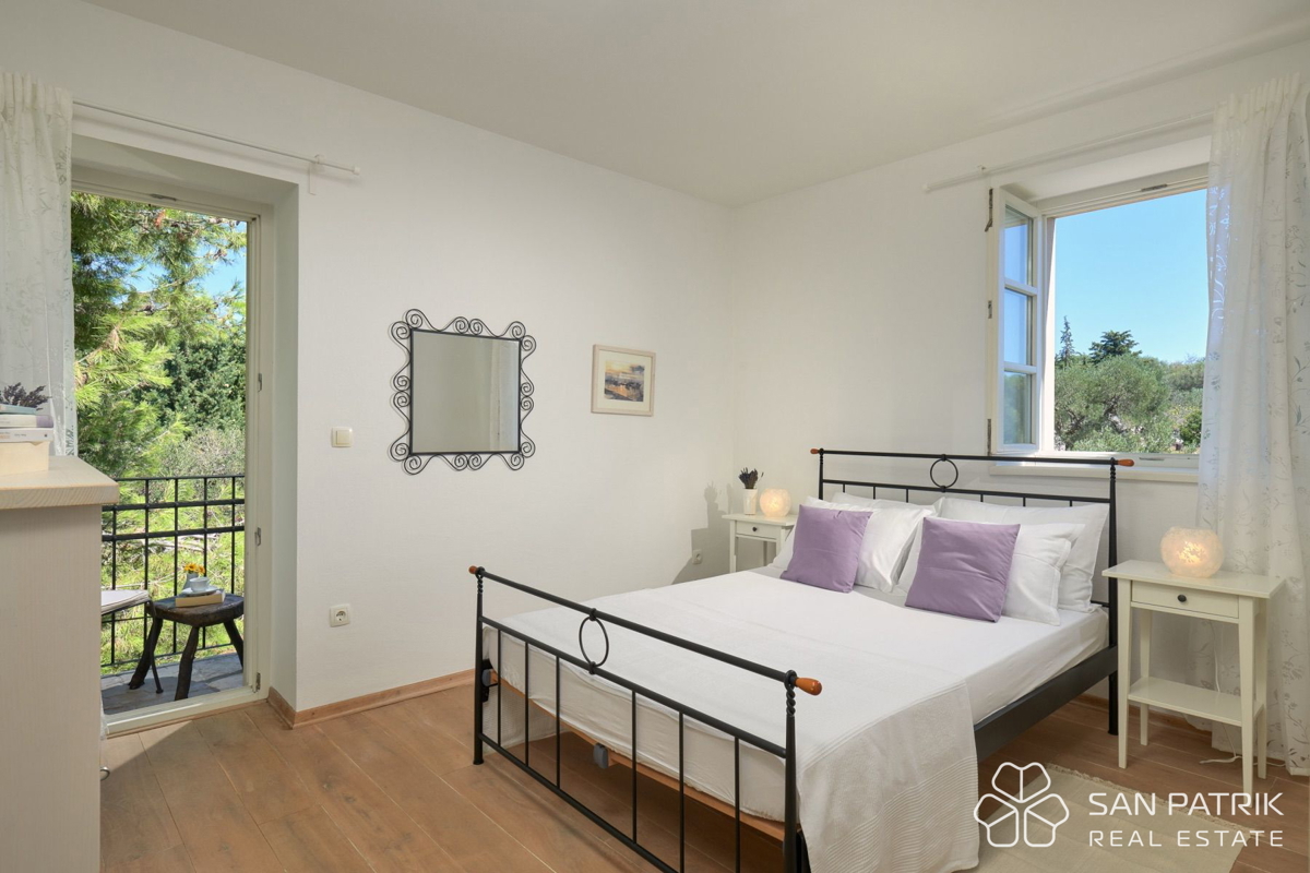 AVTOHTONA VILA MED TISOČLETNIMI OLJKAMI NA OTOKU PAG