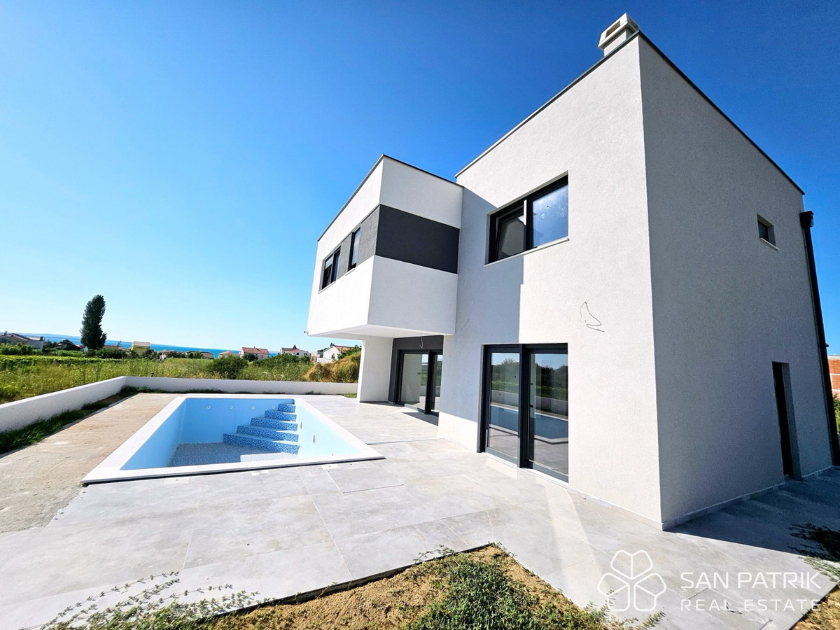 MODERNA HIŠA Z BAZENOM BLIZU MORJA – VRSI, ZADRSKA REGIJA