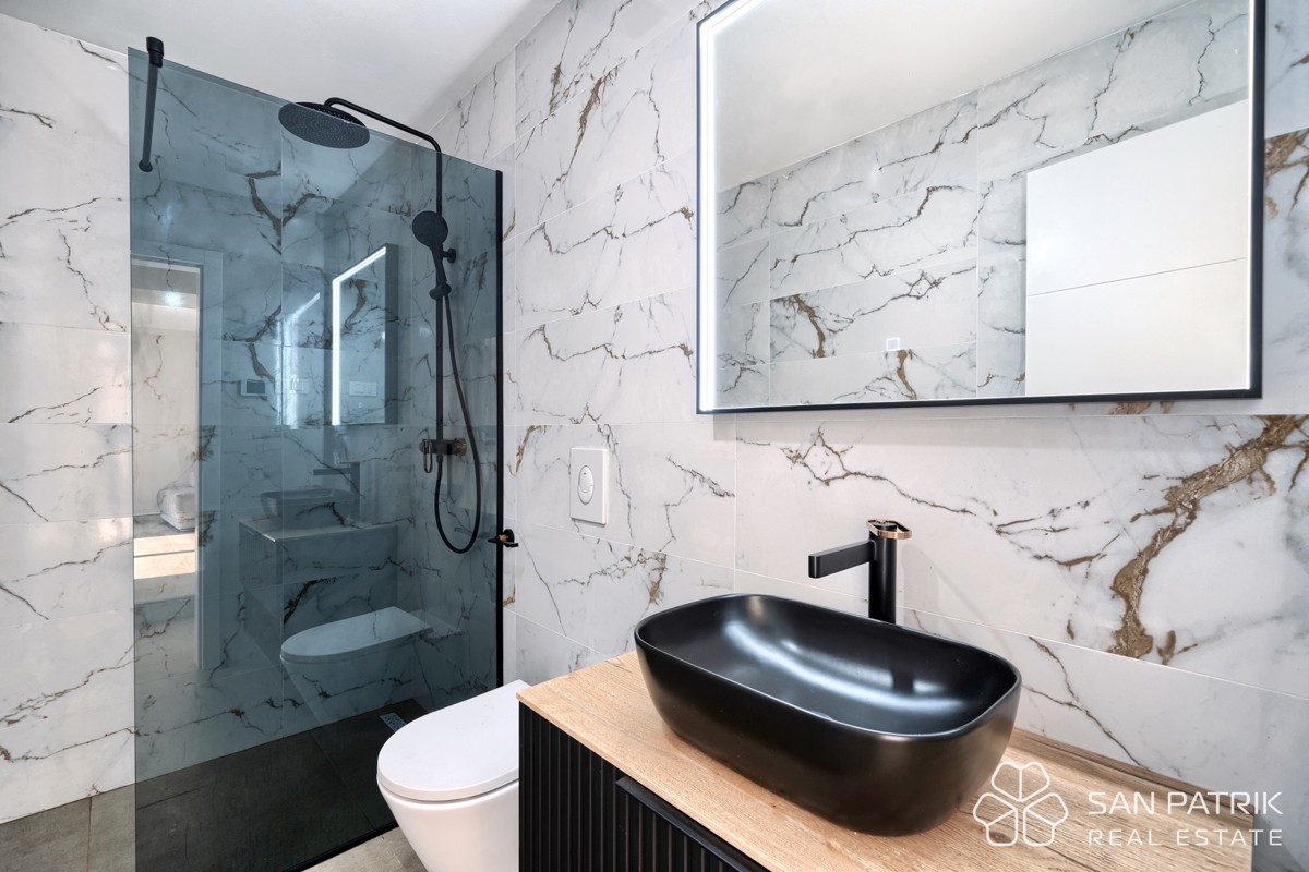 RAŽANJ – MODERNA MEDITERANSKA VILA PRVI RED OB MORJU Z BAZENOM