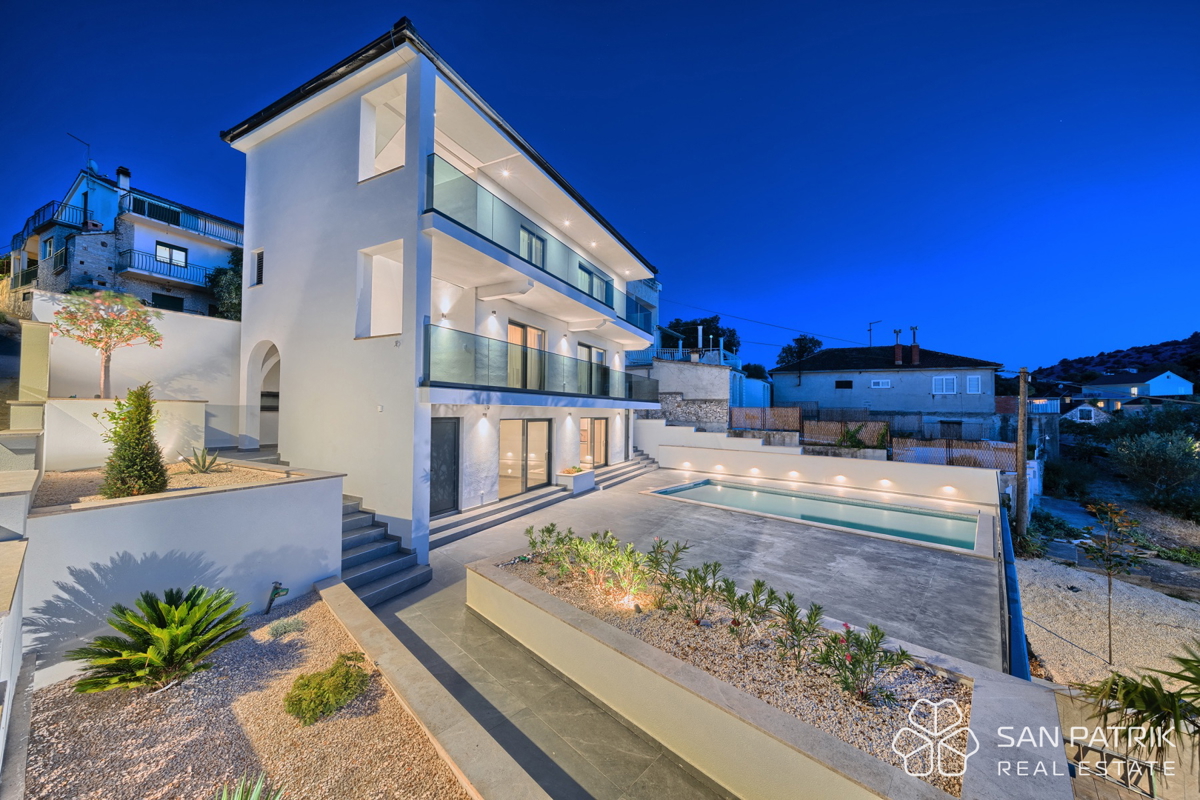 RAŽANJ – MODERNA MEDITERANSKA VILA PRVI RED OB MORJU Z BAZENOM