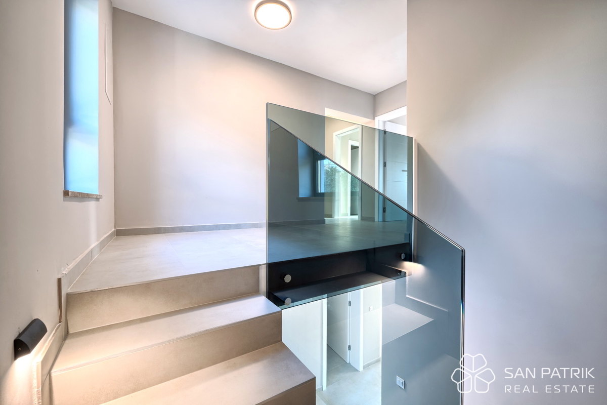 RAŽANJ – MODERNA MEDITERANSKA VILA PRVI RED OB MORJU Z BAZENOM