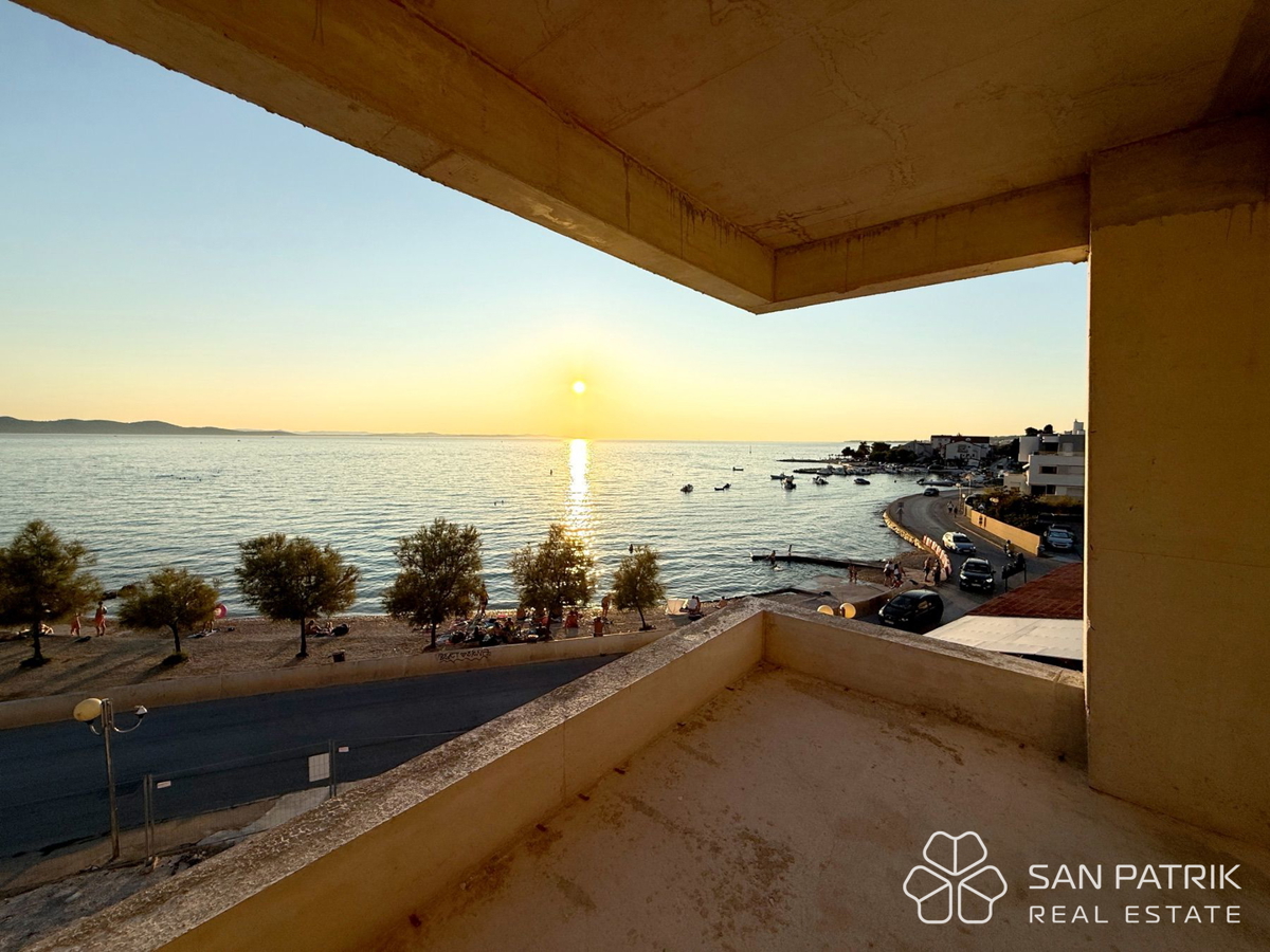 PREMIUM PENTHOUSE S STREŠNO TERASO V ZADRU – PRVA VRSTA OB MORJU