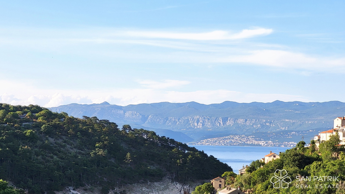 Uživajte v razgledu: elegantno stanovanje v novogradnji blizu središča Vrbnika