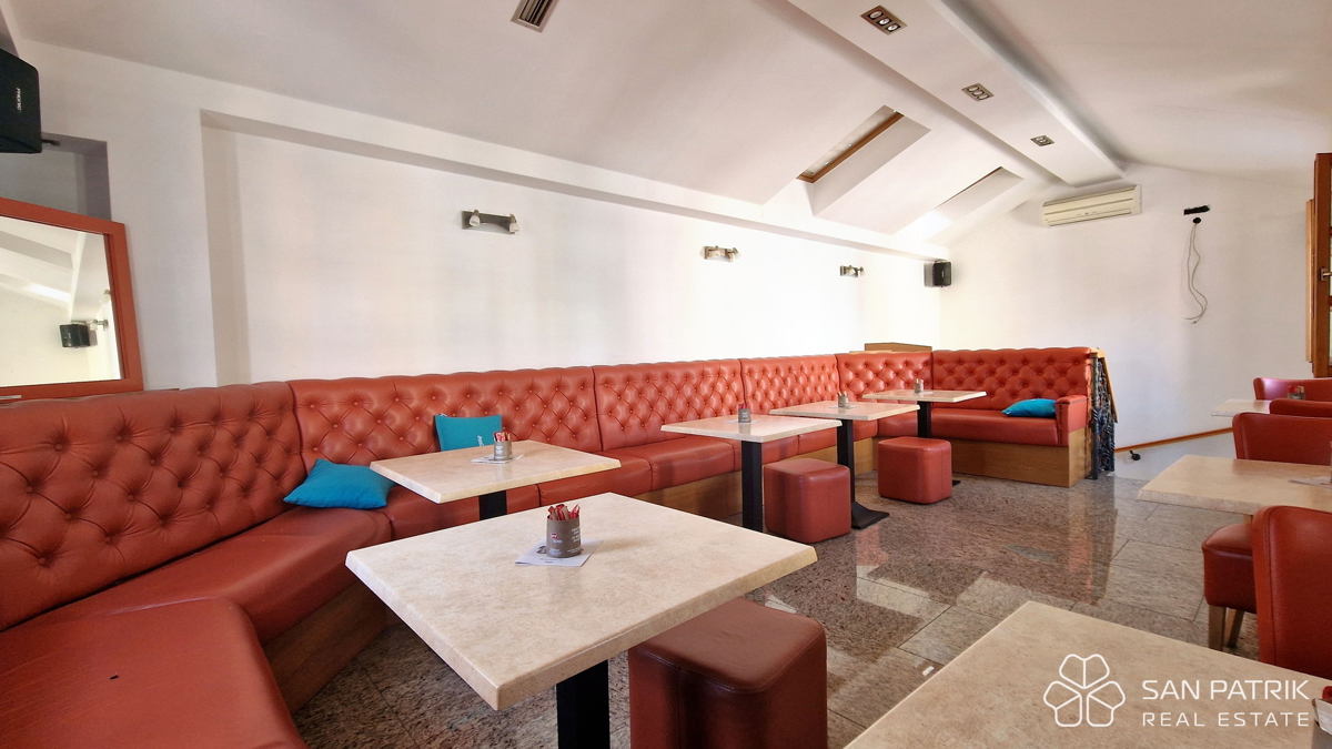 Otok Krk - Omišalj - Gostinski poslovni prostor v središču mesta