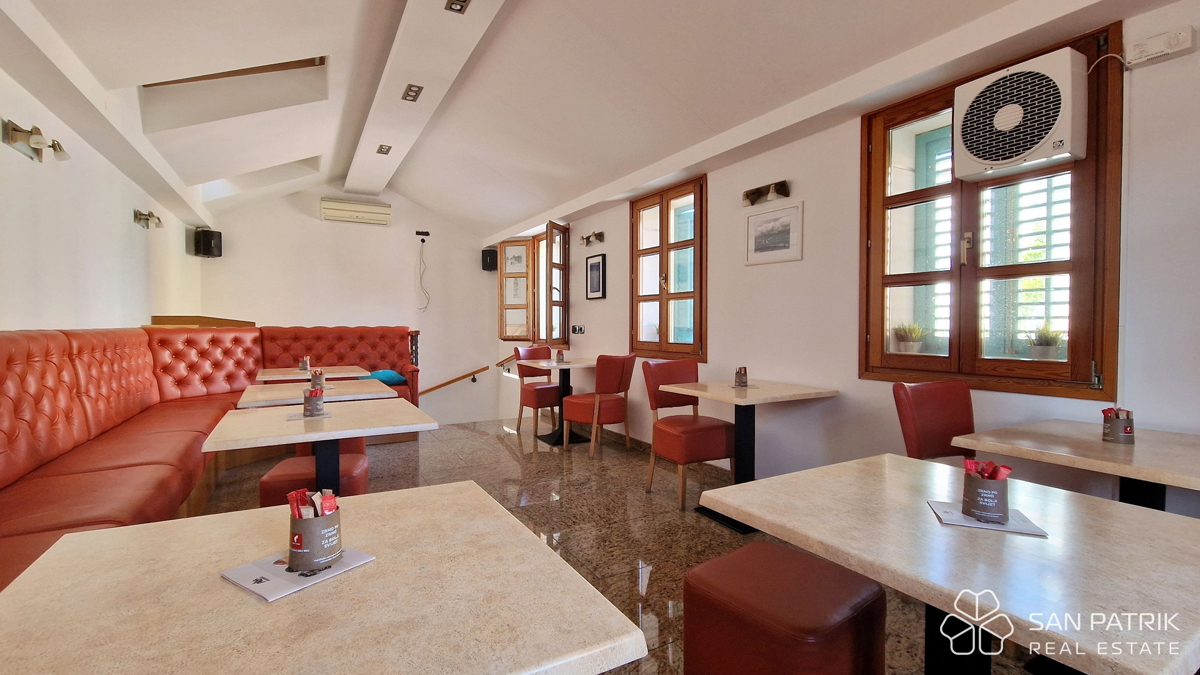 Otok Krk - Omišalj - Gostinski poslovni prostor v središču mesta