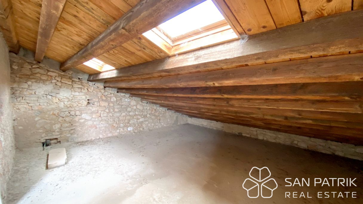 Zgodovinska posest z velikim turističnim potencialom, pogled na morje – Meduli