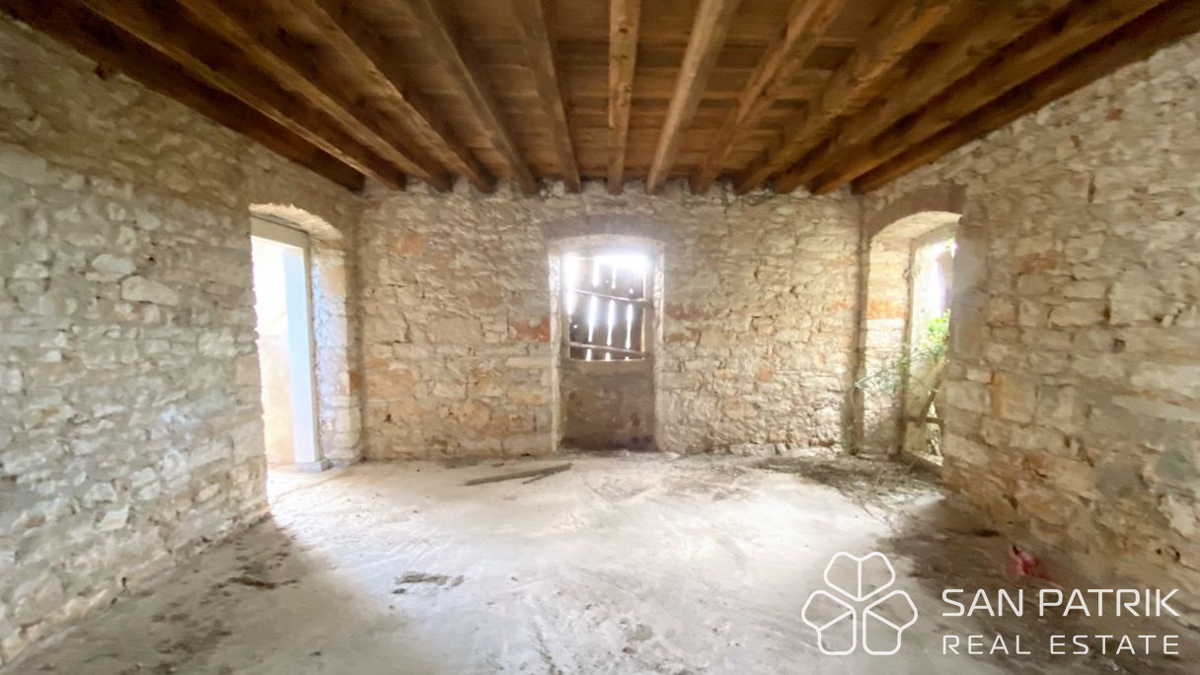 Zgodovinska posest z velikim turističnim potencialom, pogled na morje – Meduli