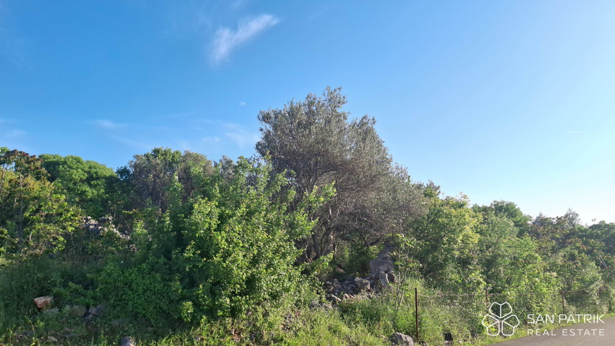 Otok Krk, Vrbnik, gradbeno zemljišče na dvignjeni lokaciji