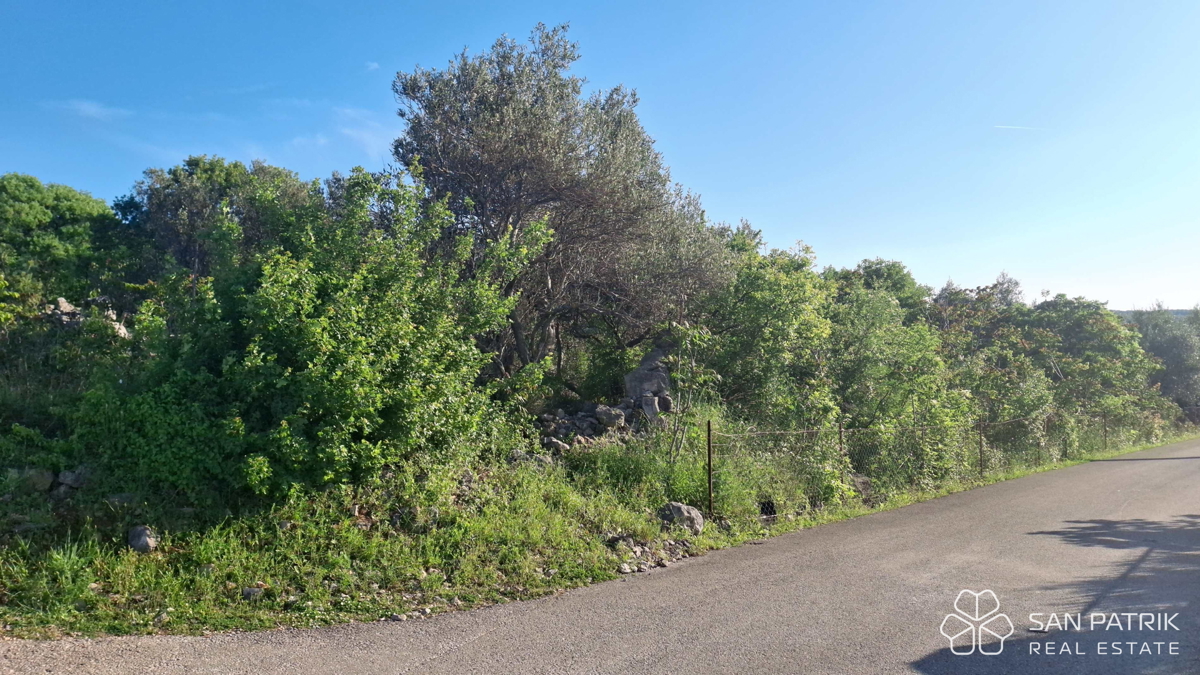 Otok Krk, Vrbnik, gradbeno zemljišče na dvignjeni lokaciji