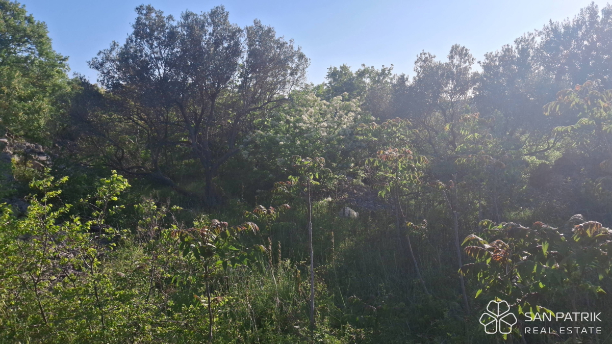 Otok Krk, Vrbnik, gradbeno zemljišče na dvignjeni lokaciji