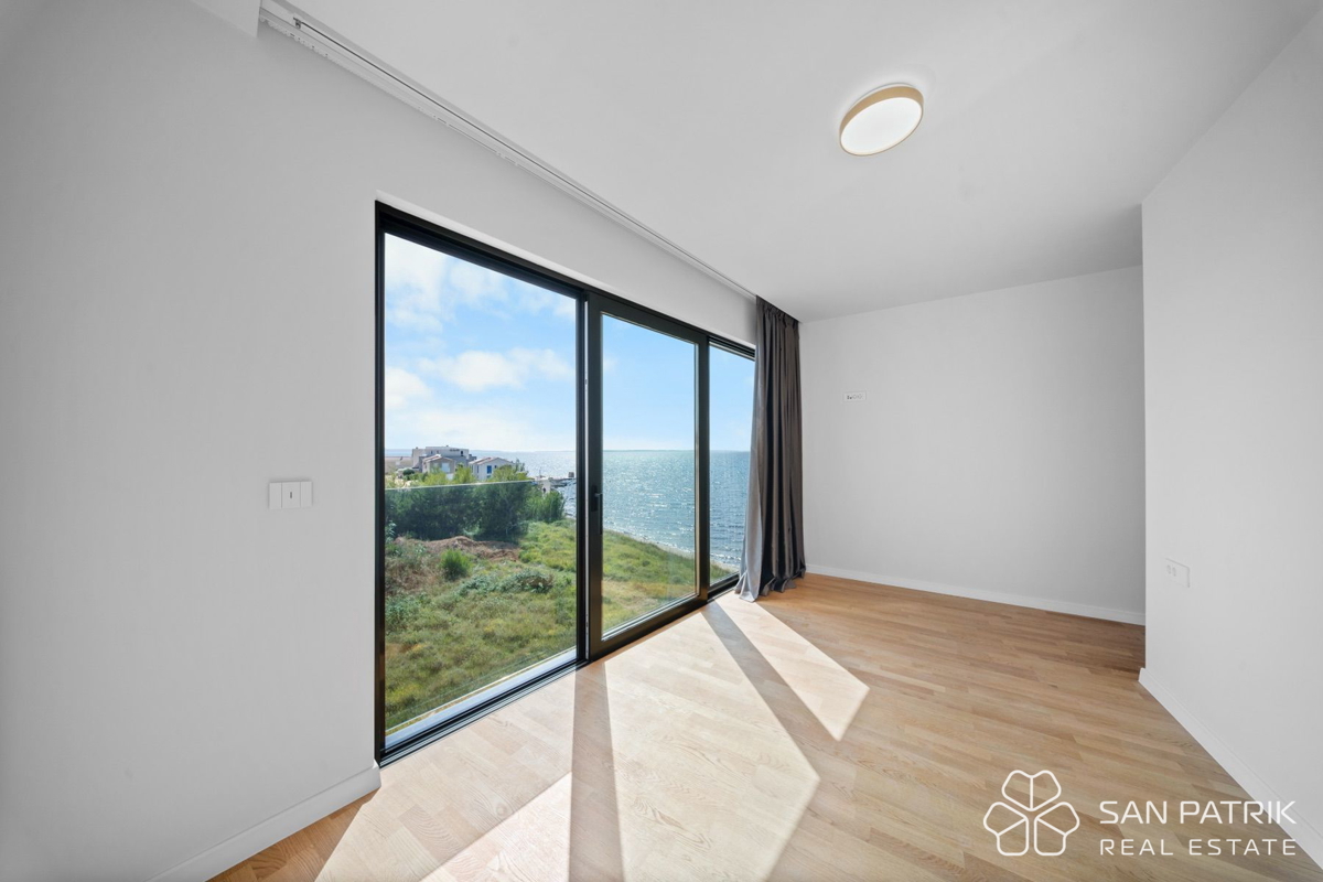 Privlaka Seafront Residences – Sodobni Penthouse v Prvi Vrsti ob Morju