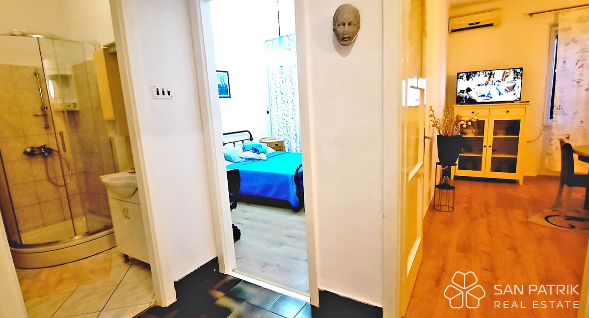 Center Šibenika, dvosobno stanovanje z balkonom in pogledom na kanal