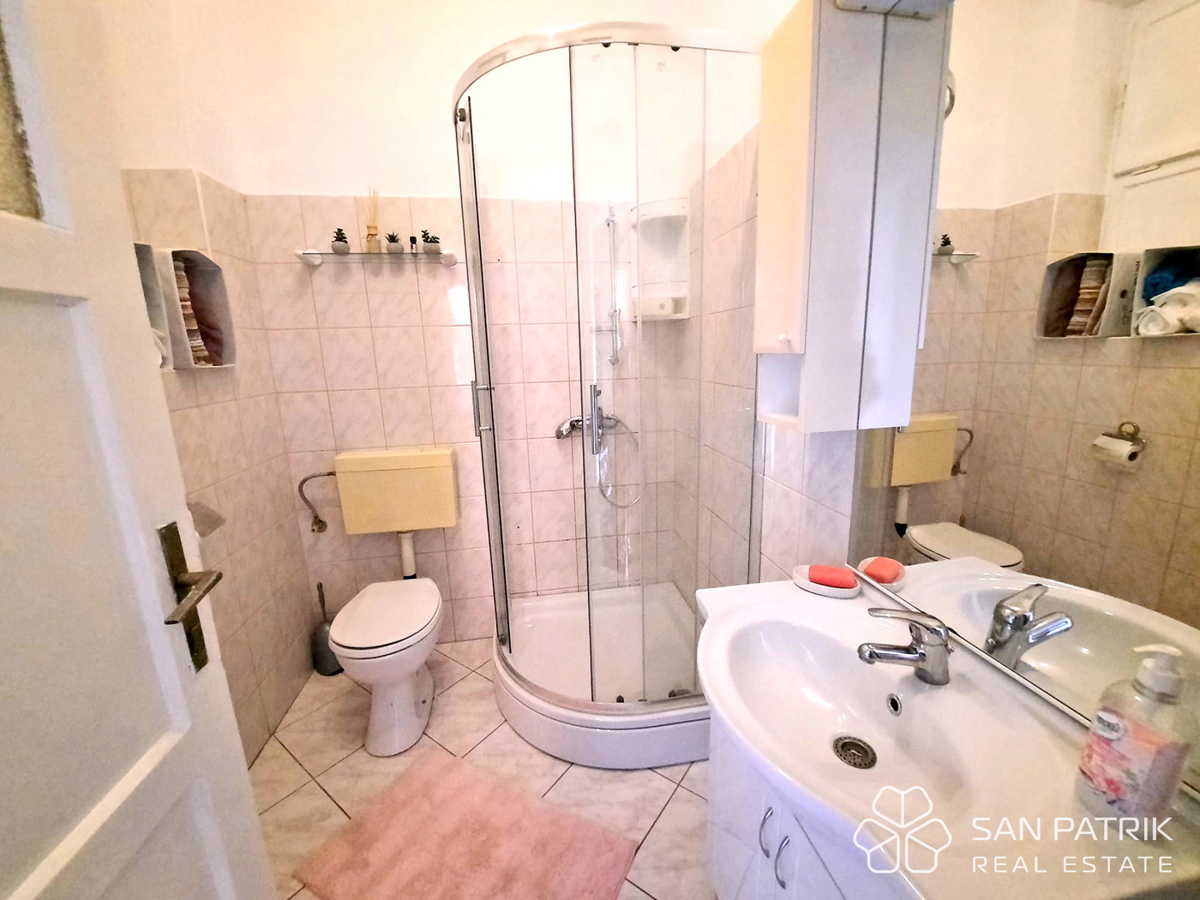 Center Šibenika, dvosobno stanovanje z balkonom in pogledom na kanal