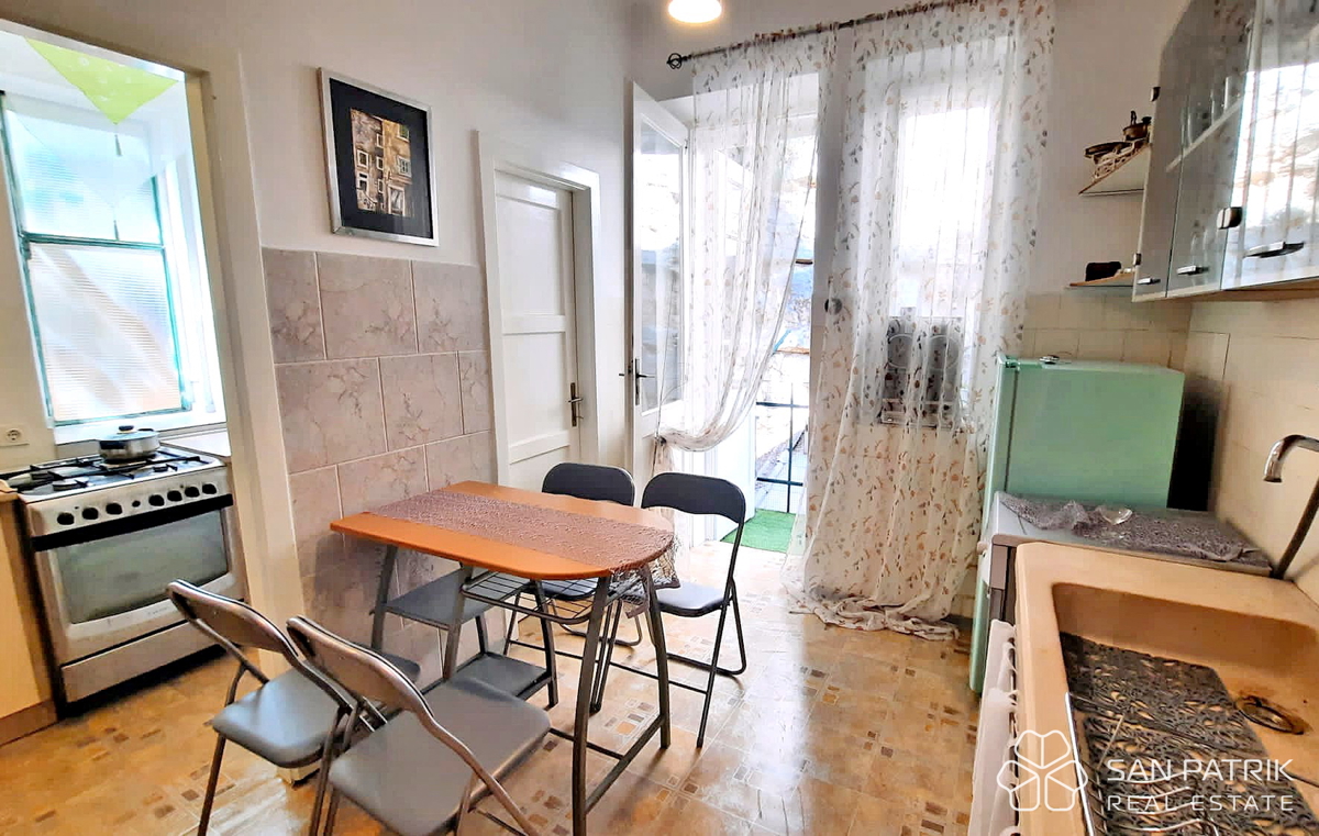 Center Šibenika, dvosobno stanovanje z balkonom in pogledom na kanal