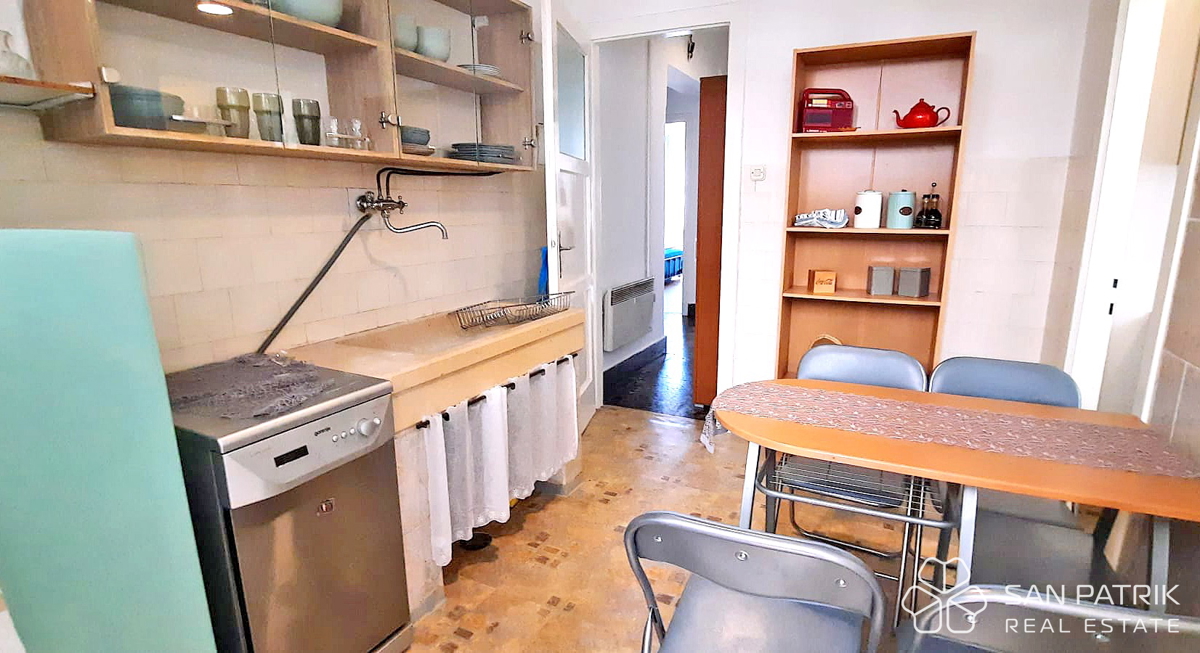 Center Šibenika, dvosobno stanovanje z balkonom in pogledom na kanal