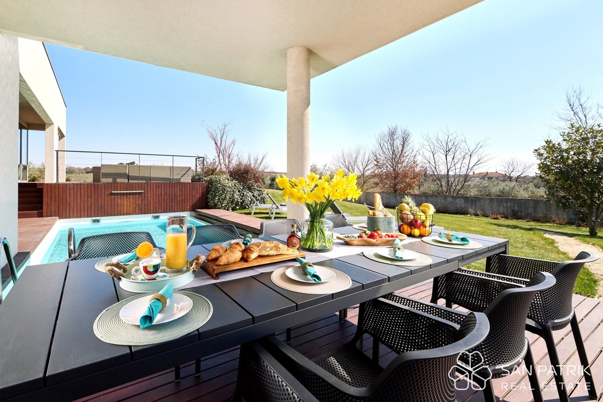 Čudovita mediteranska vila z bazenom v Umagu - pogled na morje