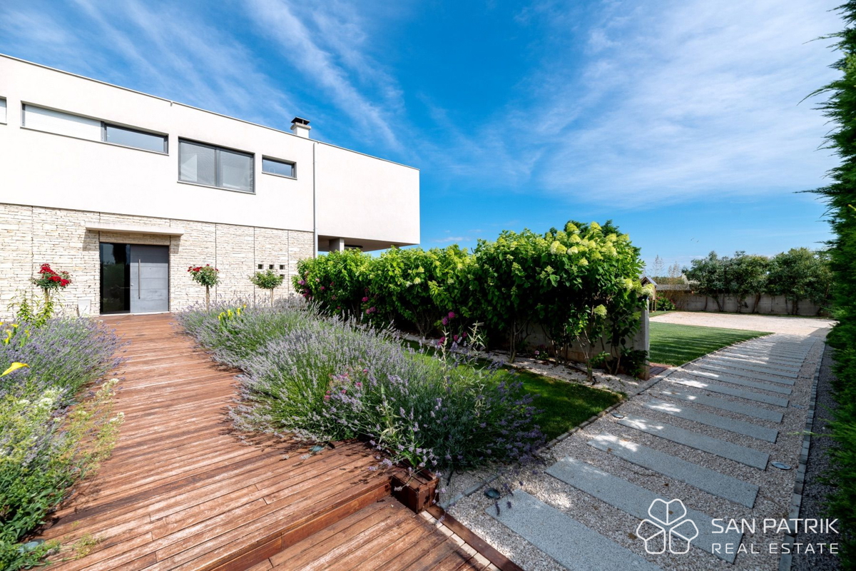 Čudovita mediteranska vila z bazenom v Umagu - pogled na morje