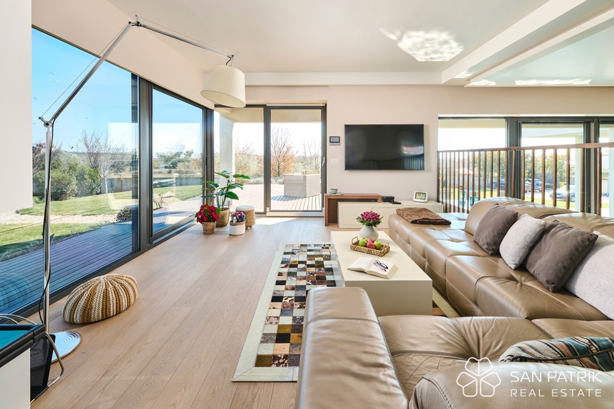 Čudovita mediteranska vila z bazenom v Umagu - pogled na morje