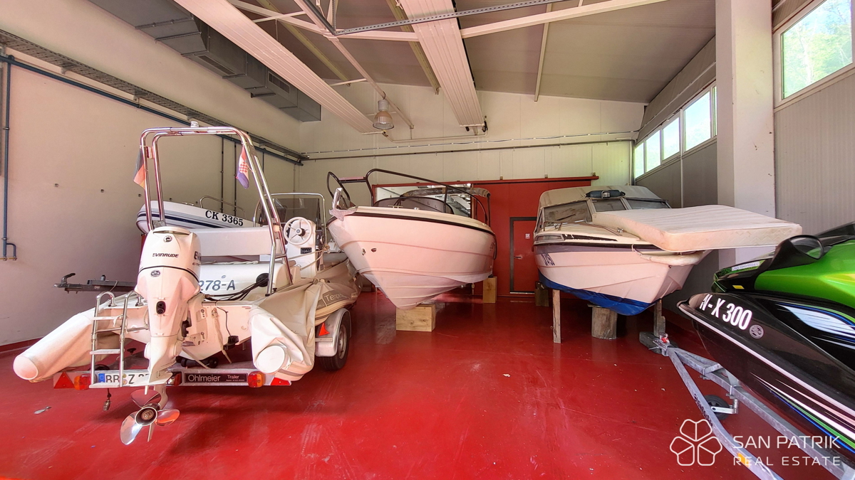 Crikvenica, okolica – Tovarna kave, opremljena in pripravljena za obratovanje