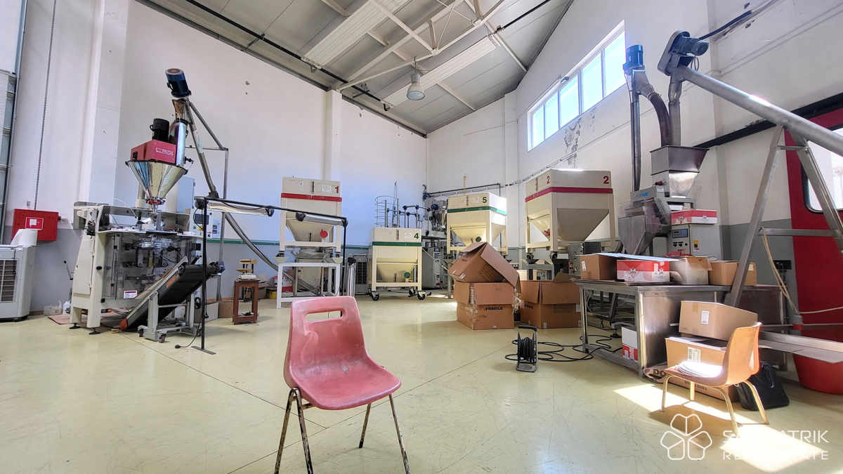 Crikvenica, okolica – Tovarna kave, opremljena in pripravljena za obratovanje