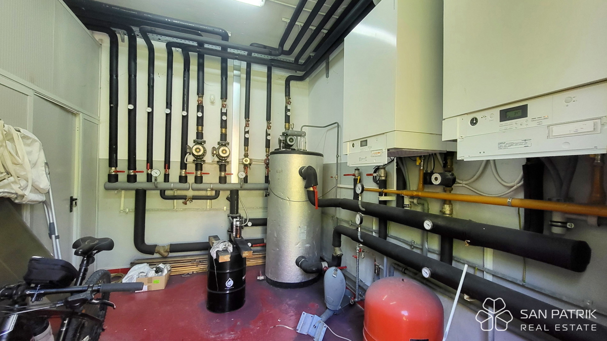 Crikvenica, okolica – Tovarna kave, opremljena in pripravljena za obratovanje