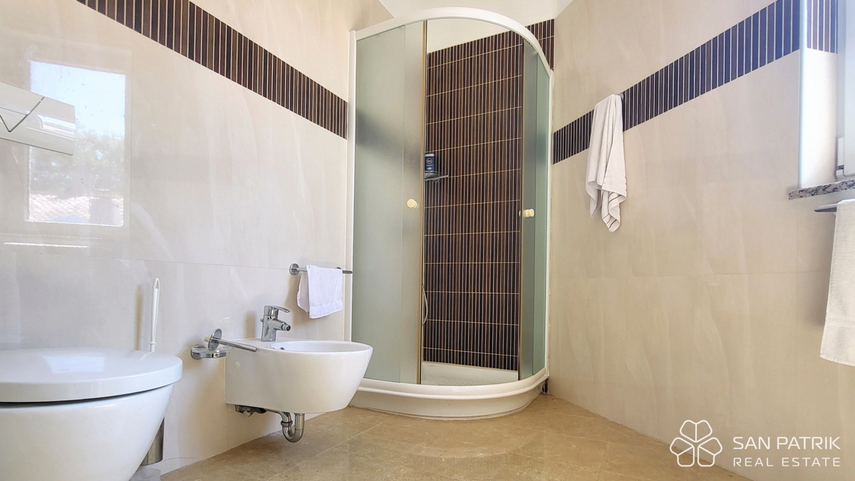 Crikvenica, okolica – Tovarna kave, opremljena in pripravljena za obratovanje