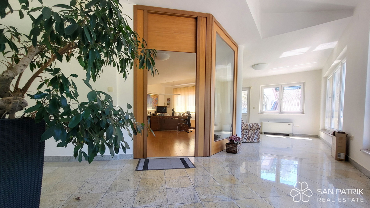 Crikvenica, okolica – Tovarna kave, opremljena in pripravljena za obratovanje