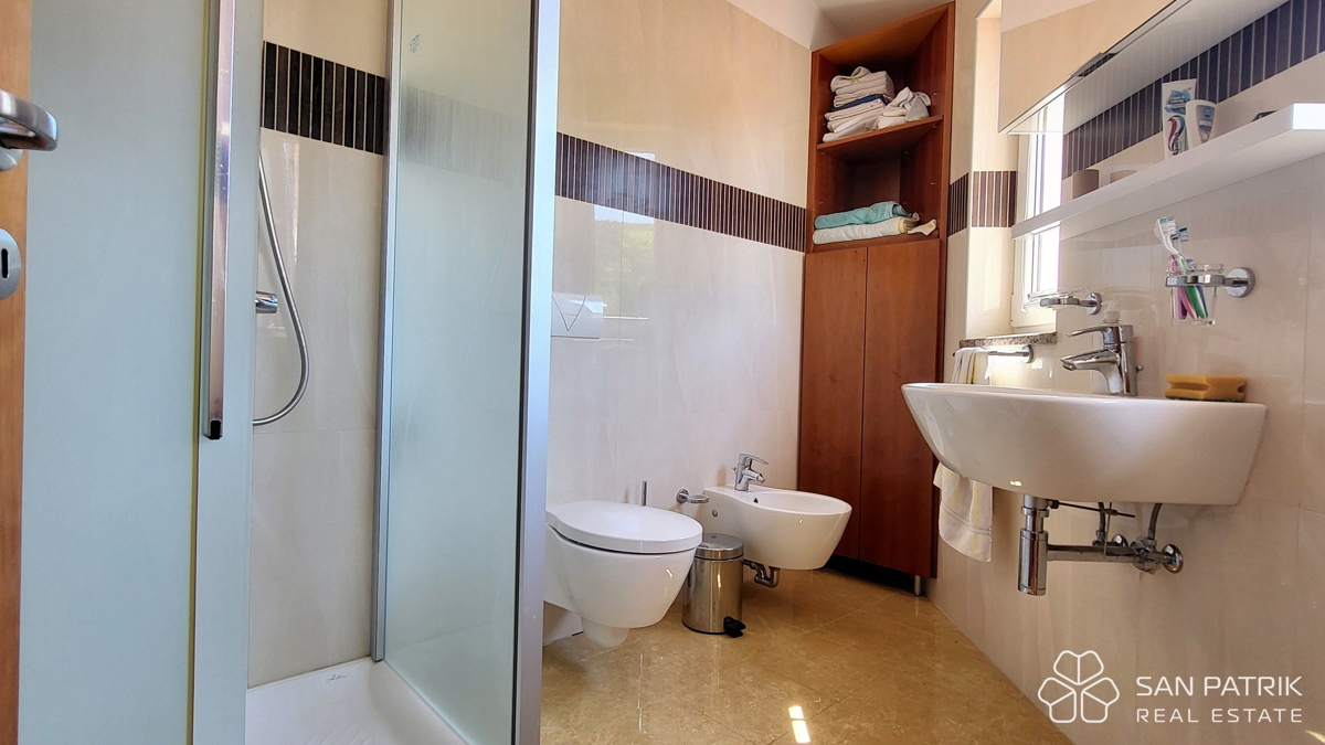 Crikvenica, okolica – Tovarna kave, opremljena in pripravljena za obratovanje