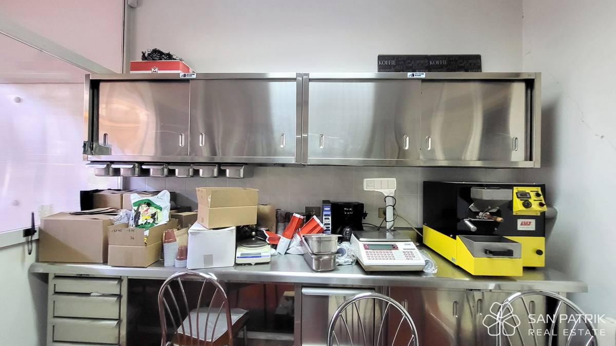 Crikvenica, okolica – Tovarna kave, opremljena in pripravljena za obratovanje