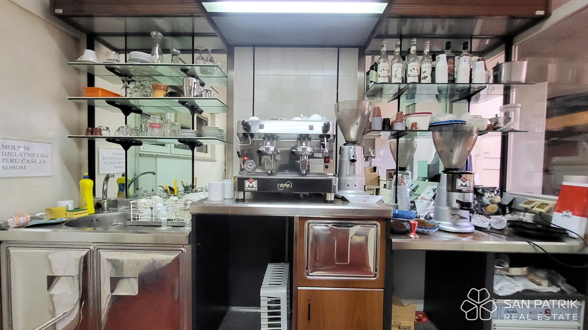 Crikvenica, okolica – Tovarna kave, opremljena in pripravljena za obratovanje