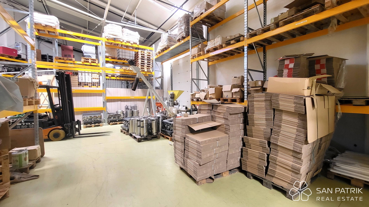 Crikvenica, okolica – Tovarna kave, opremljena in pripravljena za obratovanje