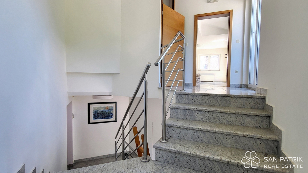 Crikvenica, okolica – Tovarna kave, opremljena in pripravljena za obratovanje