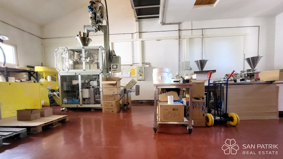 Crikvenica, okolica – Tovarna kave, opremljena in pripravljena za obratovanje