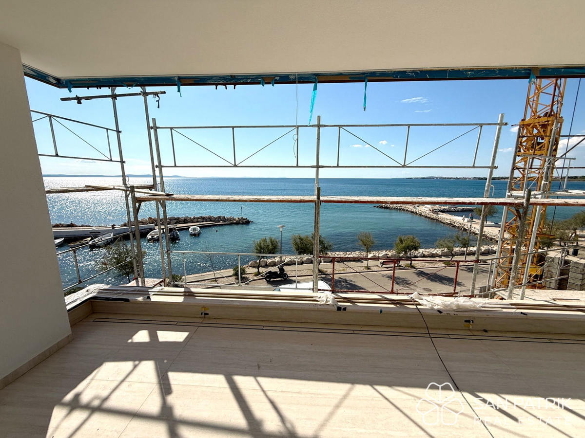 EKSKLUZIVNA PENTHOUSE V ZATONU PRI ZADRU – PRVA VRSTA OB MORJU