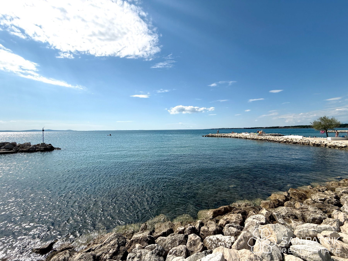 EKSKLUZIVNA PENTHOUSE V ZATONU PRI ZADRU – PRVA VRSTA OB MORJU