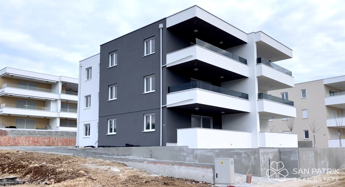 Novalja - sodoben apartma v mirnem naselju, 450 m od morja