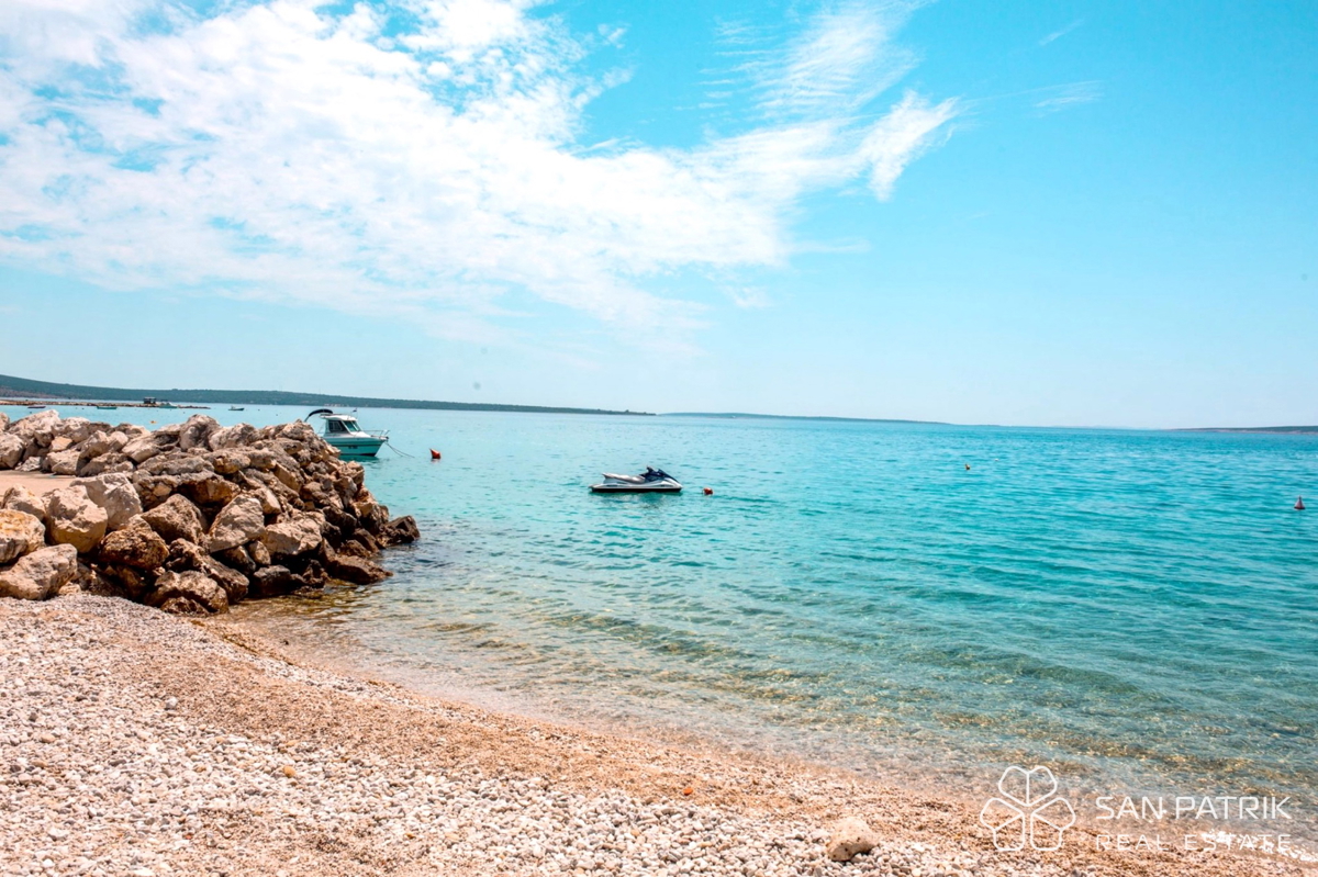 Novalja - sodoben apartma v mirnem naselju, 450 m od morja