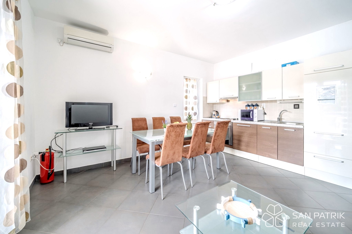 Stavba s 6 stanovanji v prvem vrsti ob morju, Milna, otok Brač