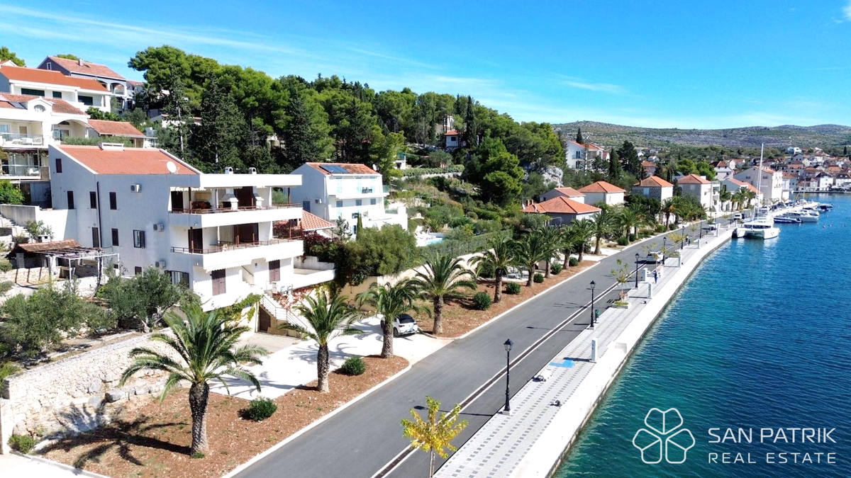 Stavba s 6 stanovanji v prvem vrsti ob morju, Milna, otok Brač