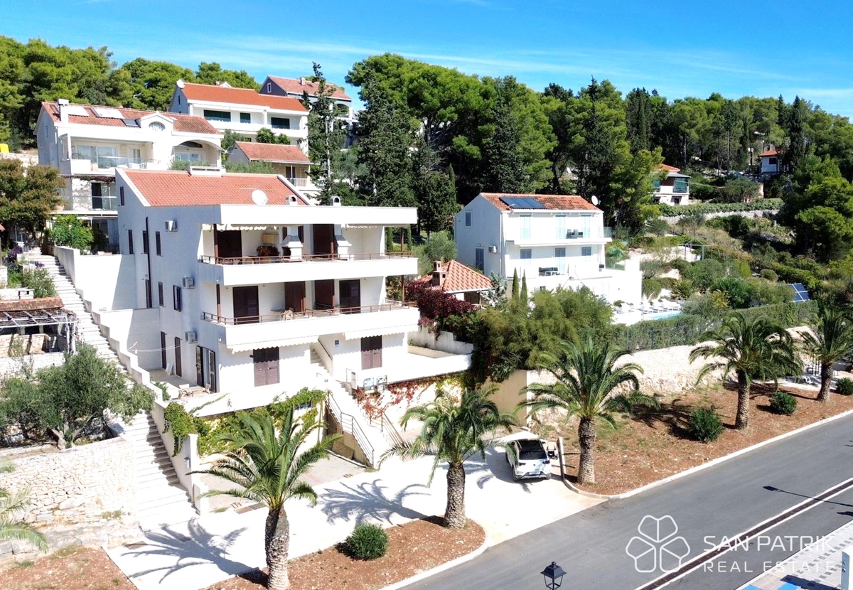 Stavba s 6 stanovanji v prvem vrsti ob morju, Milna, otok Brač