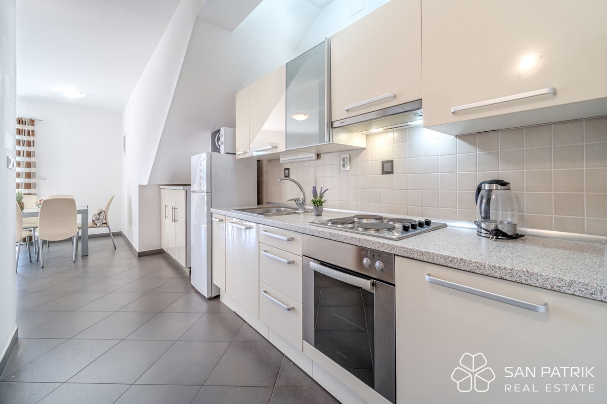 Stavba s 6 stanovanji v prvem vrsti ob morju, Milna, otok Brač