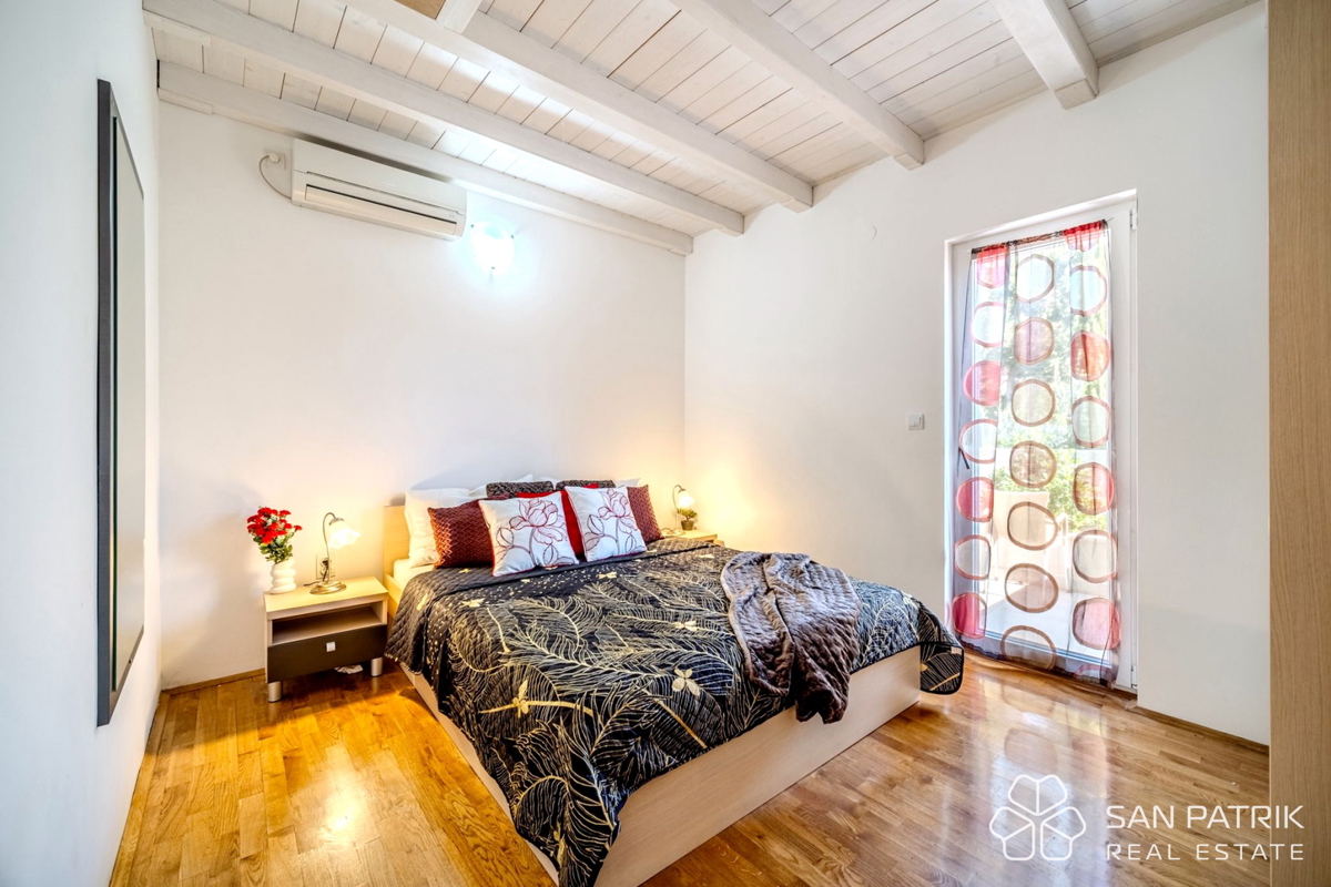 Stavba s 6 stanovanji v prvem vrsti ob morju, Milna, otok Brač