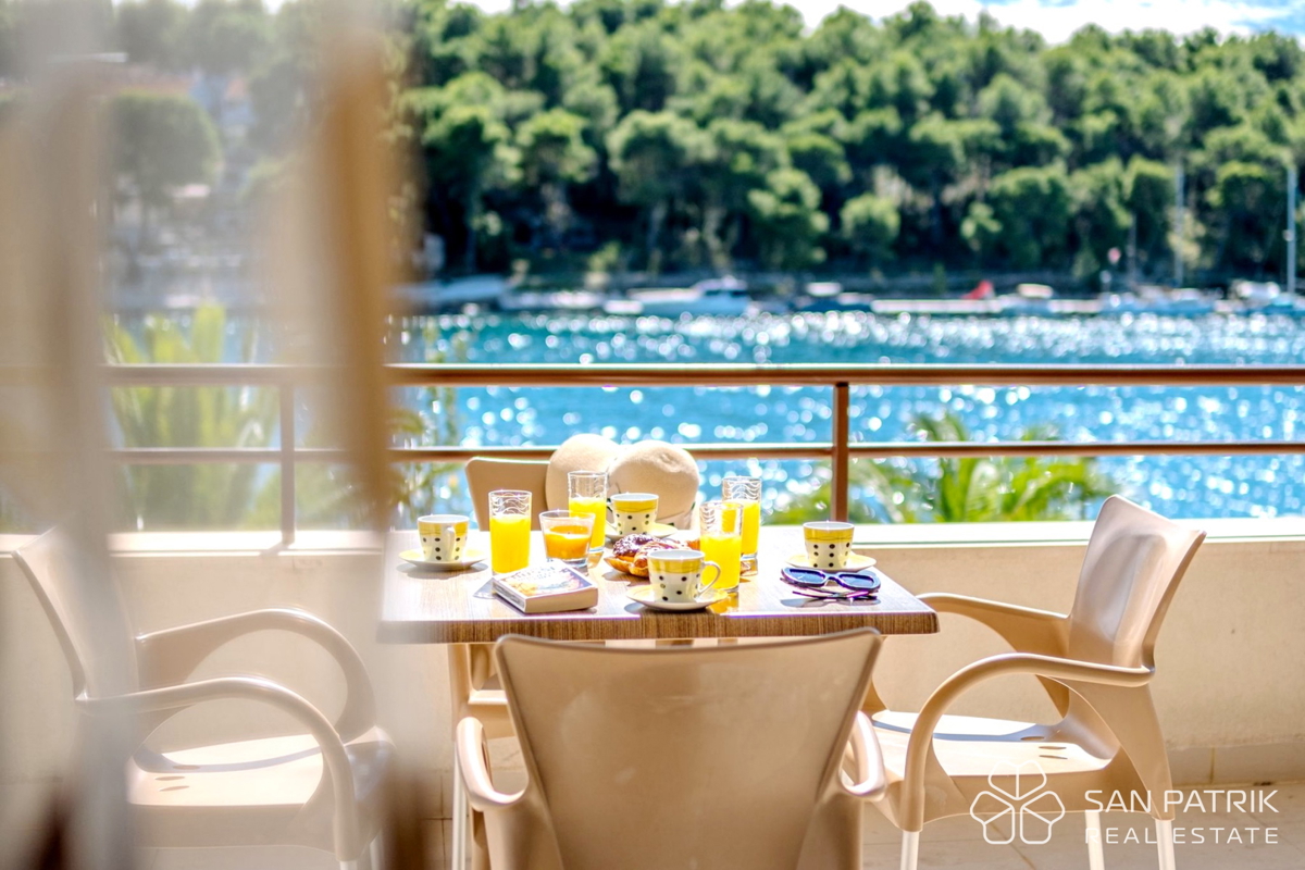 Stavba s 6 stanovanji v prvem vrsti ob morju, Milna, otok Brač